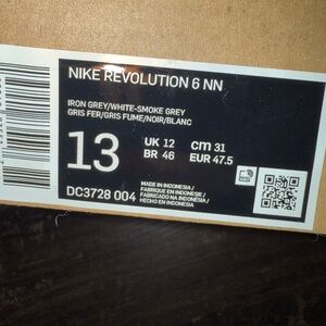 Nike Revolution 6 NN in Iron Grey and White